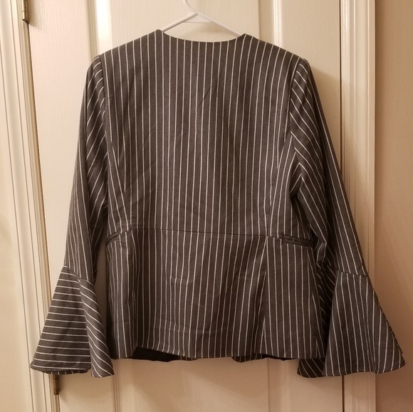 Bell-sleeve blazer - Picture 2 of 2